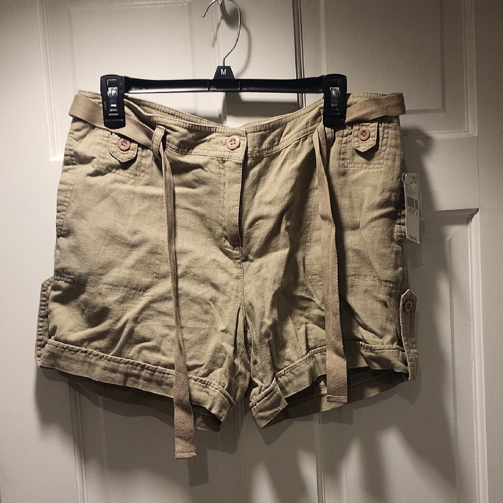 AB Studio Women's Tan Cargo Shorts